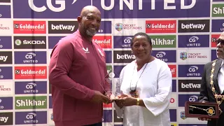 Feel Good Moment   Phil Simmons Receives Key To Arima