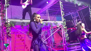 Tinashe Performs “No Drama,” “Cash Race” and “Bouncin” at 'The 333 Tour'  in D.C.