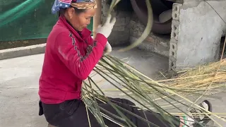 WEAVING BASKET TO HARVEST TEA