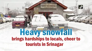 Heavy snowfall brings hardships to locals, cheer to tourists in Srinagar