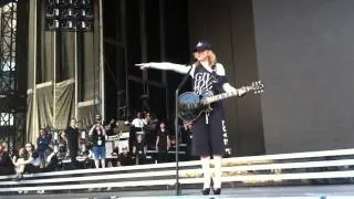Madonna is talking to me during the soundcheck in Kiev (MDNA Tour)