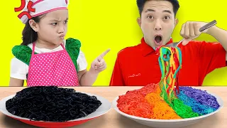 Suri and Annie Pretend Play with Colors Noodles Foods Toys