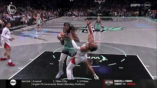 A'ja Wilson ELBOWED In The HEAD/NECK, Refs Call FLAGRANT Foul After Review | LV Aces vs NY Liberty