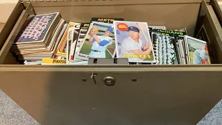 A TIN FULL OF VINTAGE BASEBALL CARDS!