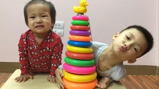 Learn Colors with Stacking Rings | で色を学ぶ 赤ちゃんの幼児 - 子供のための色づ