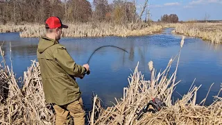 Нашел ЗАВОДЬ полную РЫБЫ! Рыбалка на УХОВЕРТКУ! Куча рыбы на Мормышинг! Спиннинг с берега