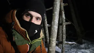 ЗАМЕРЗ В ЛЕСУ   ЖУТКИЙ ВОЙ ДЕМОНА В ЛЕСУ FROZEN IN THE FOREST   CREEPY DEMON WOWING IN THE FOREST