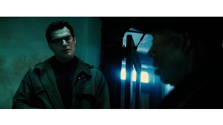 Batman v Superman Dawn of Justice - Clark Kent in Gotham City (2016)