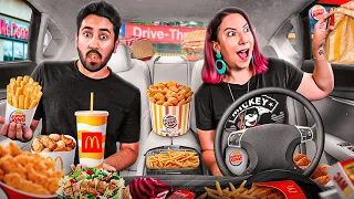 COMPRAMOS TUDO DO DRIVE THRU DO MC DONALDS E BK | Gabriel e Shirley 2.0