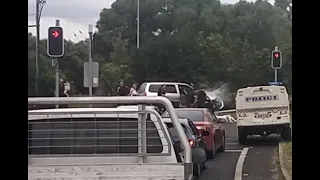 Aussiecams - Woman with children onboard on driving rampage through Cairns