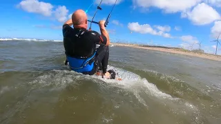 Beginnen met kitesurfen en leren kitesurfen doe je met kitesurfles. Bekijk hoe kitesurfles verloopt