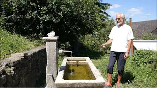 Martin Humbel auf den Spuren seiner privaten Wasserquelle in Staufen (AG)