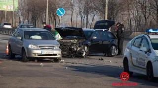 На перекрестке Набережной Заводской и улицы Павлова столкнулись Alfa Romeo и Chevrolet