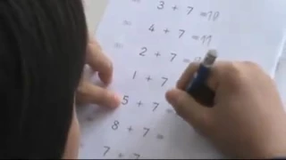 Levi fazendo soma pelo método Kumon | Kumon Santo André