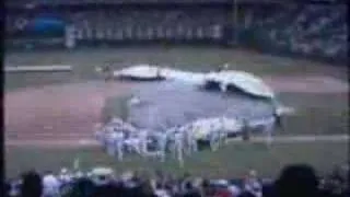 phillies help ground crew with tarp