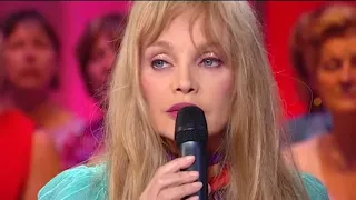 "Porque te vas" par Arielle Dombasle