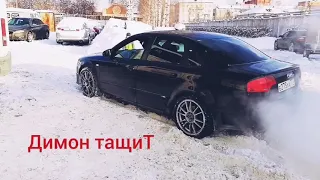 Ауди А4 DTM тащит по снегу