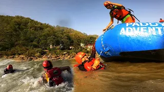 Papa Paani Mein Doob Gaye 😱 Bachana Mushkil Padh Gaya Tha‼️River Rafting Accident In Rishikesh