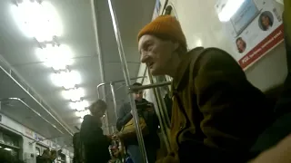 Бабка Тамара в метро раскрыла сущность чурок