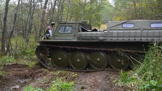 ГАЗ-71 не тонет в болоте