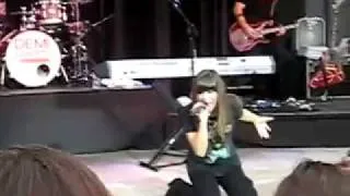 Demi Lovato The Middle Live at Six Flags 2008