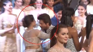 Shah Rukh Khan Walks On The Ramp Like A King, Hugs Kajol | follo.in