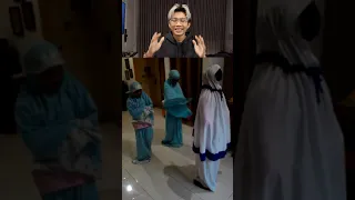 Lagi sholat di prank, ga boleh gitu ya adik adik