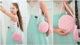 Crocheting a round handbag with a floral pattern Вязание круглой сумочки с узором цветочки