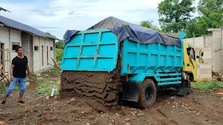 Truk Jomplang. Mobil Truk Canter Hdx Euro 4 Pengangkut Pasir Bongkar Muatan Full Bak Menggunung