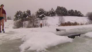 Прыгнул на санках в прорубь