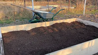 Cum si de ce sa faci straturi inaltate ( paturi inaltate / raised beds )