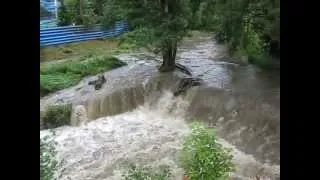 Rozvodněná řeka Balinka ve Velkém Meziříčí