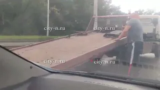 В Новокузнецке такси вылетело на рельсы
