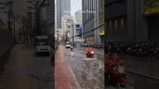 Bangkok heavy rain today some streets got flooded. #bangkok #flooding #rainyday