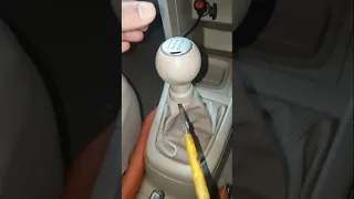 HOW TO  CHANGE GEAR KNOB OF CAR.गेयर नोब को 1मिनट में बदलें।