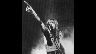 Iron Maiden - 03 - Run to the hills (Poole - 1982)