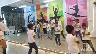 leke Prabhu ka naam.. #dance #explore #youtube #dancevideo #kids #kidsdance #explorepage #tiger3