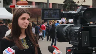 У центрі Івано-Франківська провели акцію на підтримку військових, які зараз на заводі "Азовсталь"
