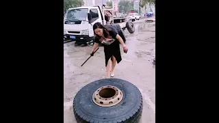 Female car mechanic changes tires Car , Cute  girl changes car tires Very Fast # 16