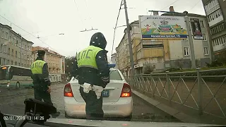 попытка ПИДРов развести водителя на красный свет