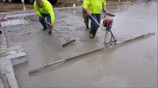 How to get a flat floor using a vibrating concrete power-screed tool.