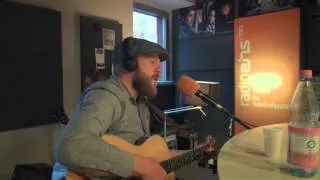 Alex Clare   "War rages on"   solo acoustic  @ radioeins