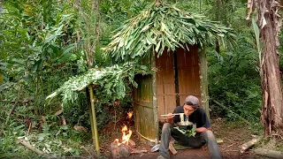 solo camping, membuat bushcraft di hutan