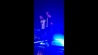 Enrique Iglesias "Hero" live in Köln with fan 2019