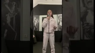 🎤 🎵 «Вы все просили со звуком — выполняю». Загитова выложила видео, где поет песню Zivert