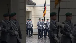 Bundeswehr: Marsch der Ehrenformation vor das Schloss Bellevue 16.06.2023 #bundeswehr #german #army