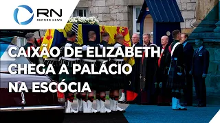 Caixão de Elizabeth II chega a Palácio na Escócia