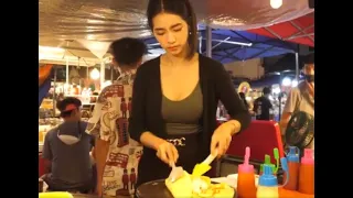 The Most Beautiful & Popular Omelette Laos Lady- Asks Boyfriend to Cook - Laos Street food