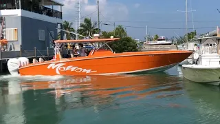 How did he do that?!?! (INSANE BOAT PARKING SKILLS!!!)
