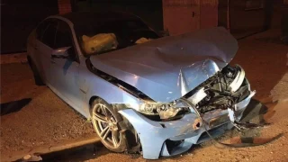 Придурок разбил новую БМВ М3  За 15 секунд новая BMW M3 превратилась в хлам  Car Crash